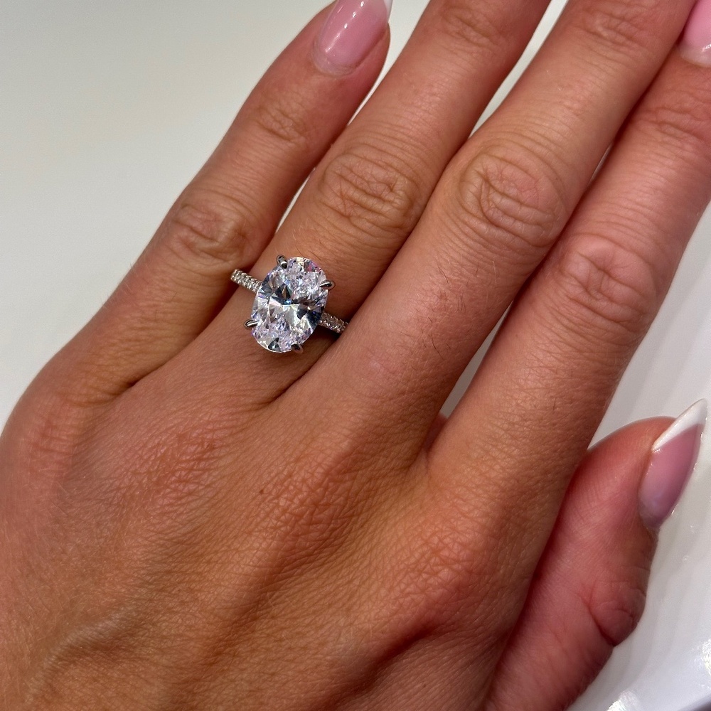 NEW 5 Carat Oval Engagement Ring. Gift Box